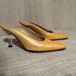 ✨ ESCADA Golden Glow Mule Heels ✨
Cinderella Spring Dream 🌼💛